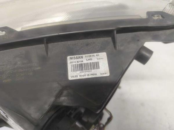 PHARE DROIT NISSAN - Vue 3